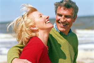 Mujer y Hombre sonriendo