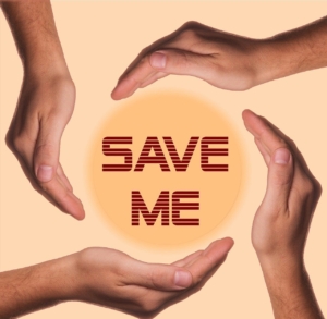 Manos rodeando la palabra "save me" a modo de cuidado